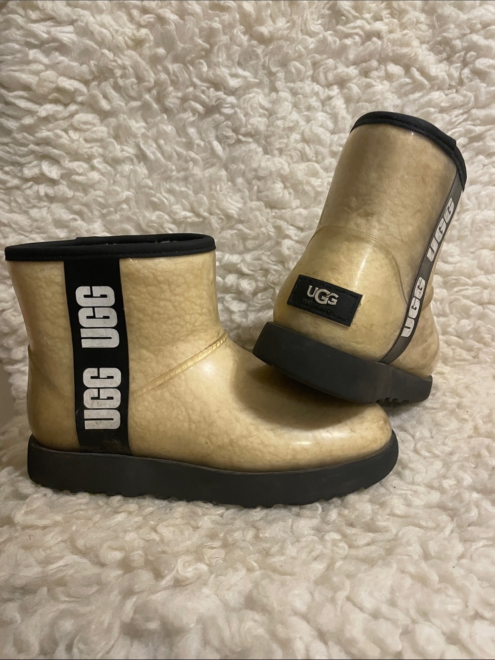 UGG Kids Short Rain Boot in Beige with Black Trim